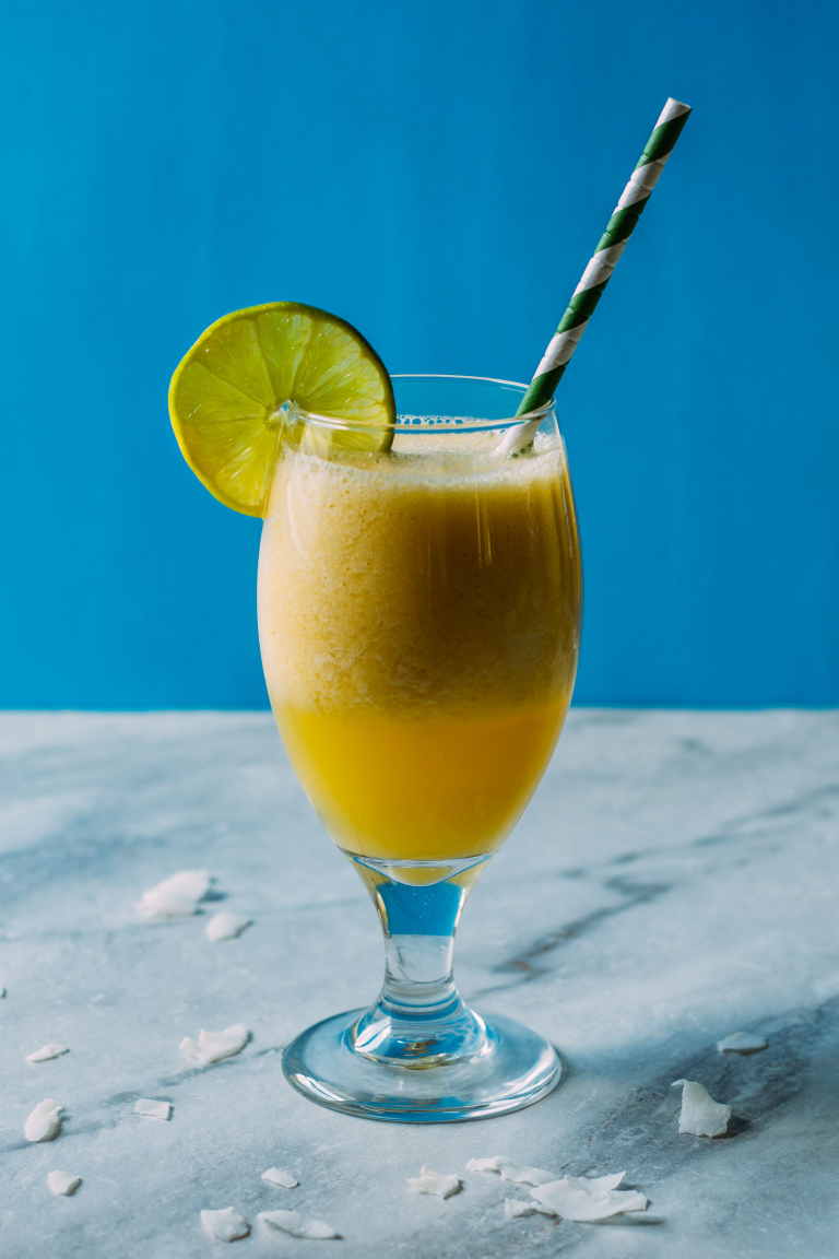 Refreshingly Lite Pina Colada Mango Smoothie Recipe | VEEG